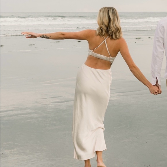 Champagne open back midi dress - Picture 2 of 3